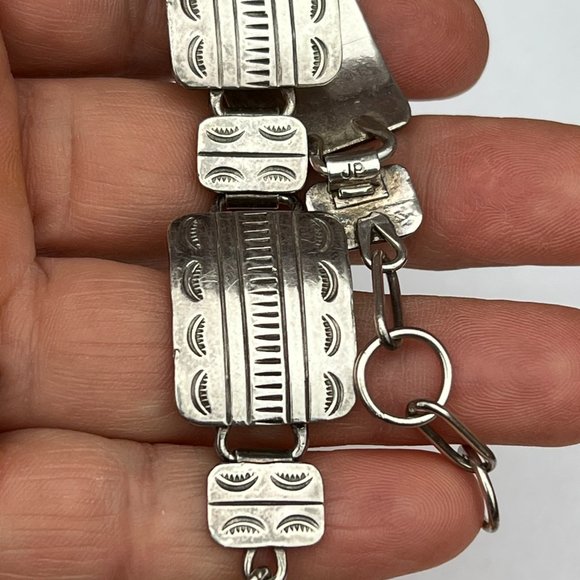 Vintage JP Sterling Silver Marquise Repousse Panel Link Bracelet 7" L, 30 Grams - Picture 11 of 15